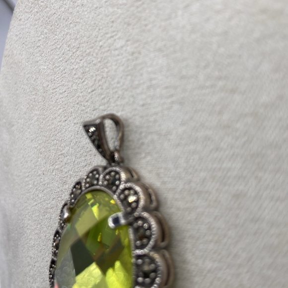 Sterling Silver 925 Simulated Oval Peridot Marcasite Pendant - Picture 12 of 14